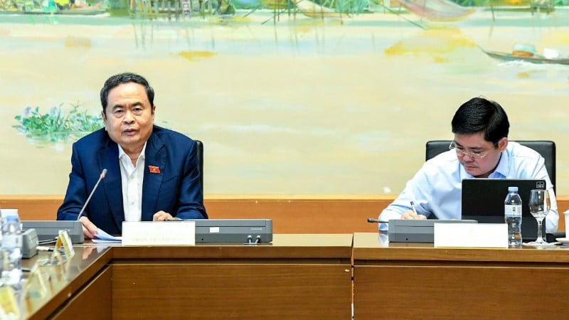 Voorzitter van de Nationale Vergadering Tran Thanh Man spreekt tijdens de discussiegroep. (Foto: DUY LINH)