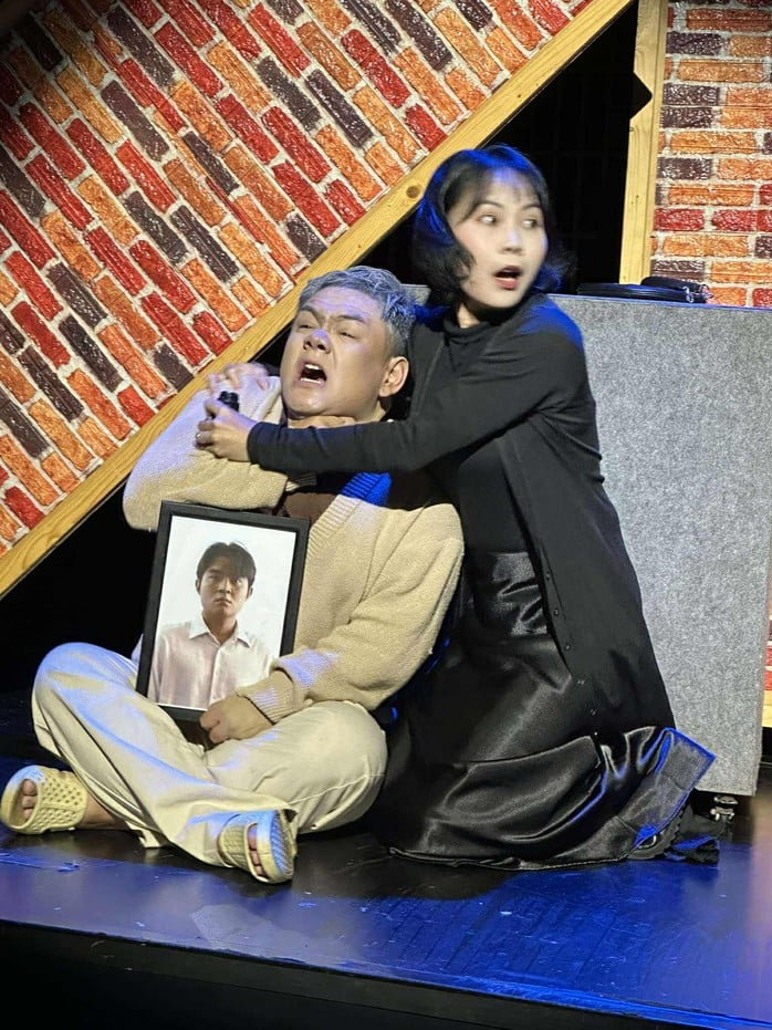 Trịnh Kim Chi, Trung Dũng, Vũ Xuân Trang, Hoàng Thy hội ngộ cảm xúc trong kịch