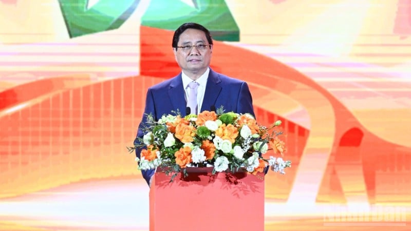 O primeiro-ministro Pham Minh Chinh discursa na cerimônia de encerramento da primeira Feira de Outono de 2025. (Foto: TRAN HAI)