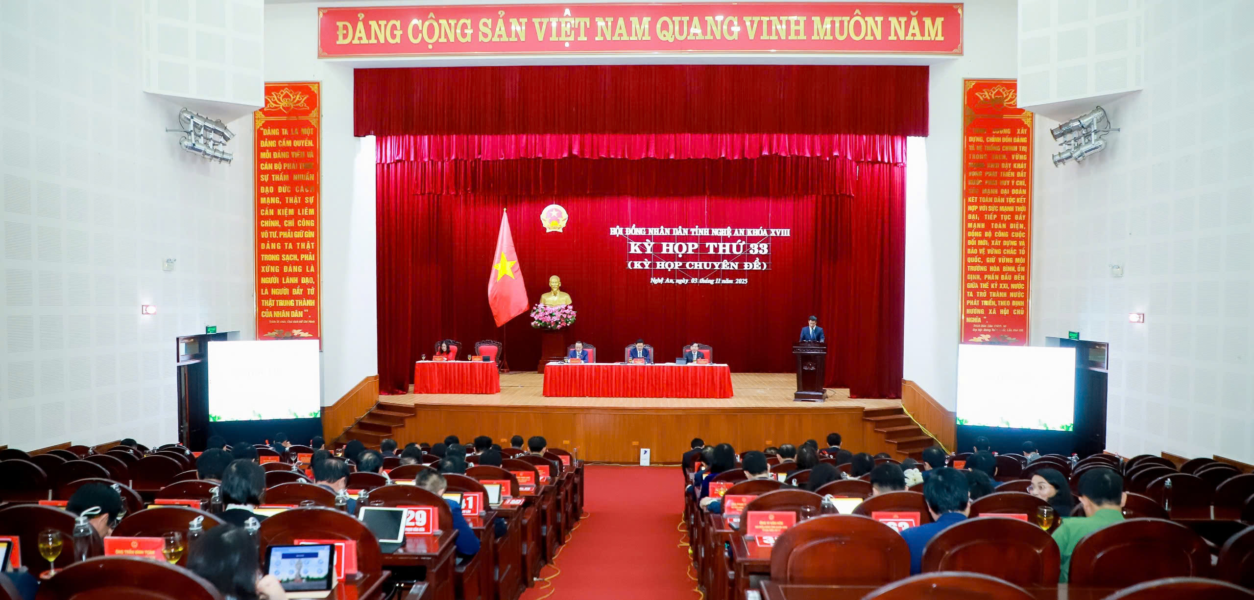 ພາສາອັງກິດ: ຂ່າວ