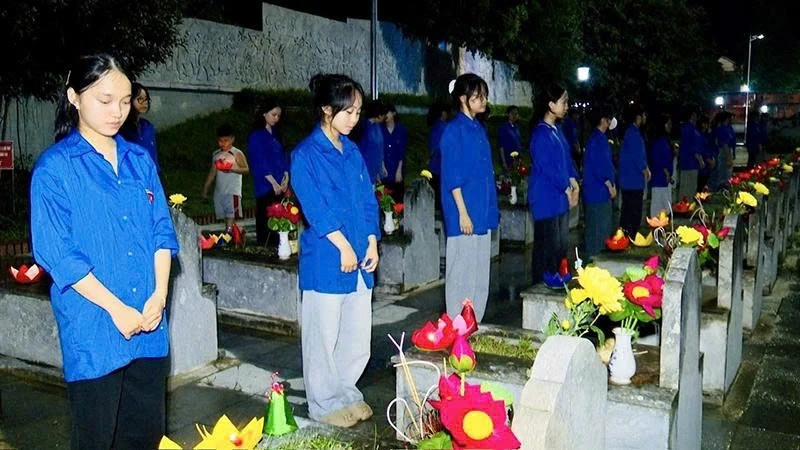 Vzdělávání revolučních tradic pro členy mládežnických odborů