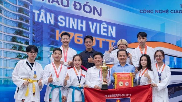 ការចូលរៀននៅសកលវិទ្យាល័យឆ្នាំ 2026៖ បេក្ខជនអាចចុះឈ្មោះនូវបំណងប្រាថ្នាគ្មានដែនកំណត់ - រូបថត ១. Tuyển sinh ĐH 2026: Thí sinh được đăng ký nguyện vọng với số lượng không giới hạn- Ảnh 1.