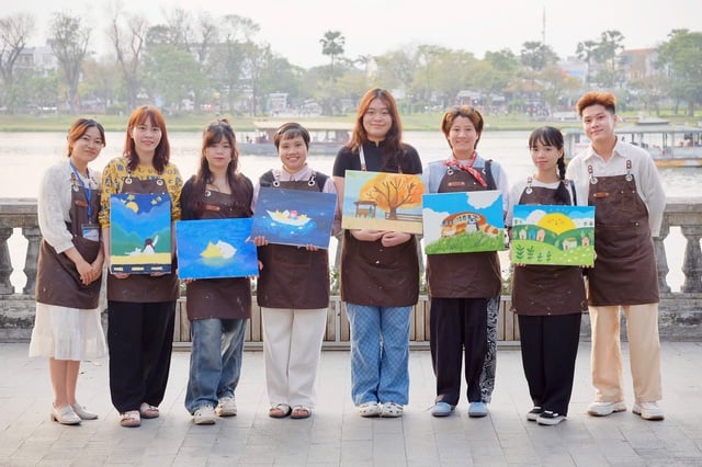 “Thầy giáo mùa xuân” của người khiếm thính - Ảnh 1.