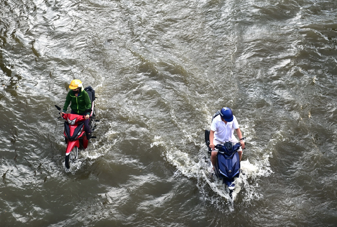 Ho Chi Minh Şehri, Kalmaegi fırtınası ve yüksek gelgitlerin etkisine yanıt vermeye hazır - Fotoğraf 1. TP.HCM sẵn sàng ứng phó ảnh hưởng bão Kalmaegi và triều cường - Ảnh 1.