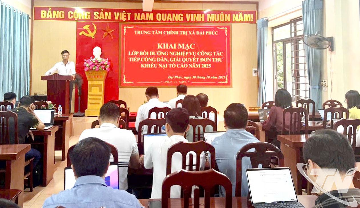 Các học viên tham gia lớp tập huấn “Quy định về phân cấp, phân quyền và phân định thẩm quyền trong lĩnh vực văn hóa, tư pháp, nội chính năm 2025”.