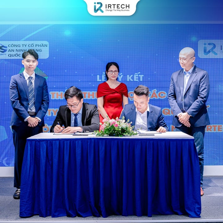 Cú bắt tay 'ông lớn' công nghệ - Ảnh 1.