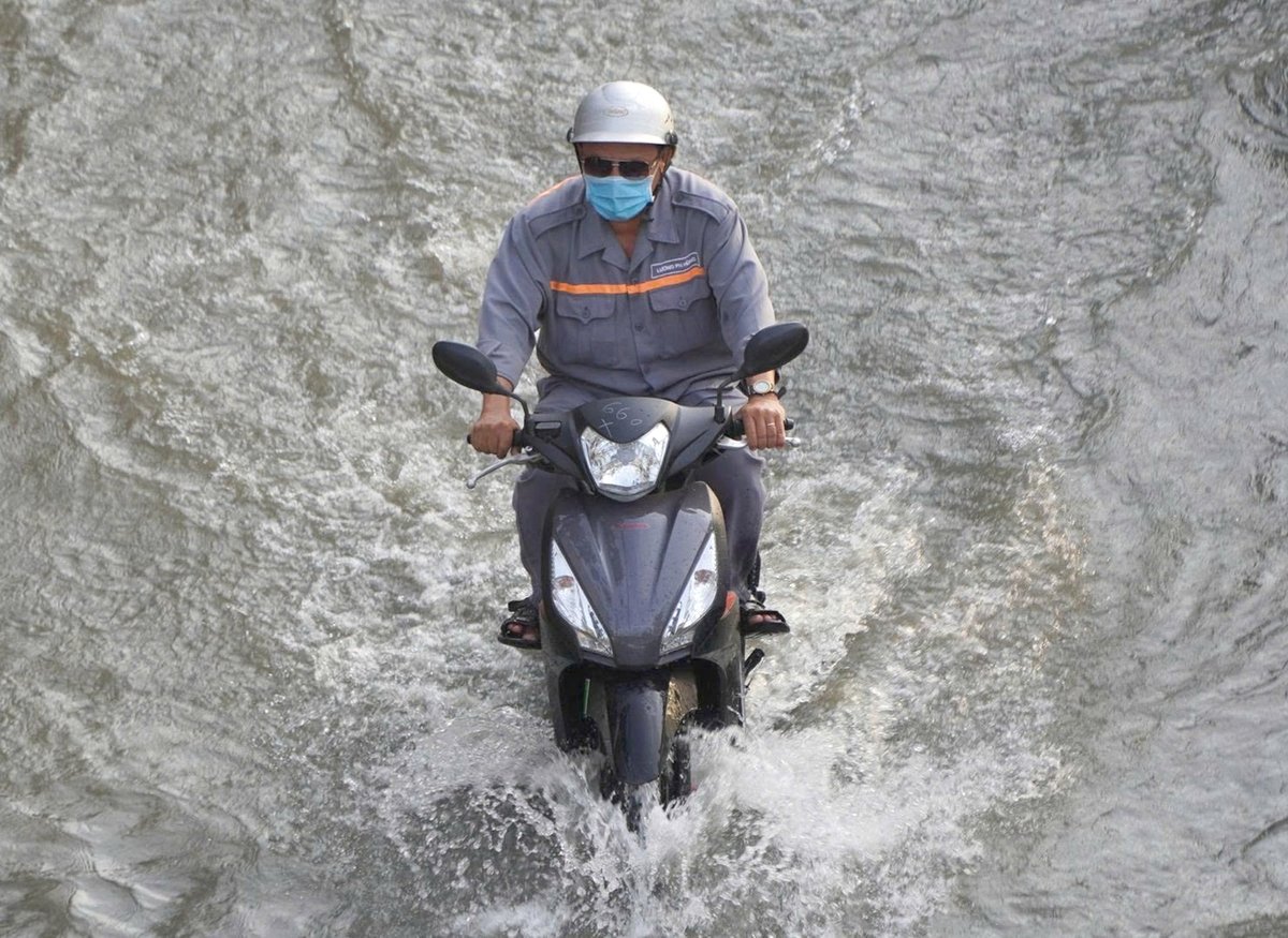 Nguy cơ cao xảy ra ngập úng trong 10 ngày tới do tác động của triều cường và mưa lớn. Ảnh: Lê Bình.