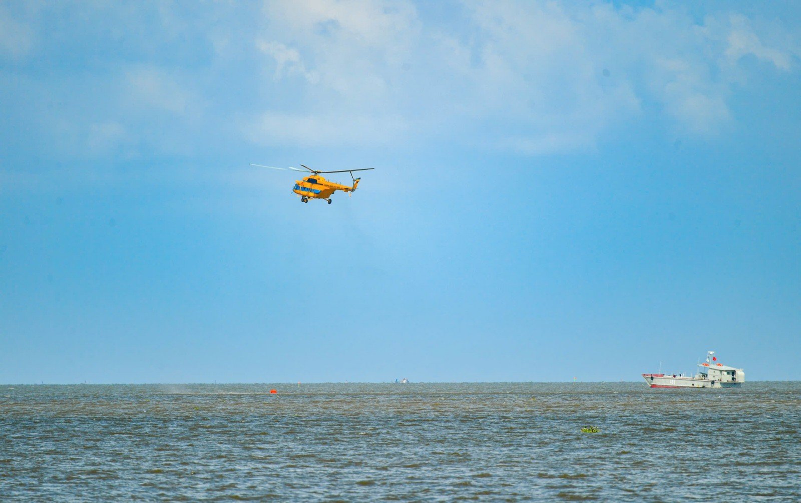 Letecký výcvik nad mořem v oblasti Rach Gia