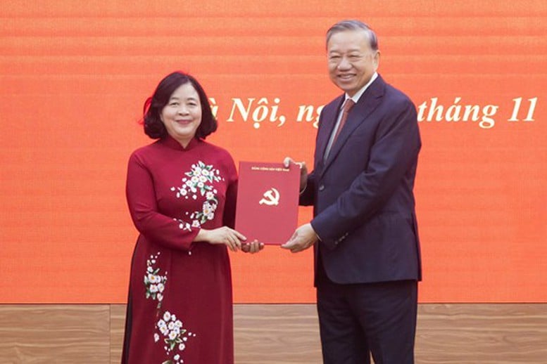 Comrade Bui Thi Minh Hoai, Secretary of the Hanoi Party Committee, was transferred and assigned to be Secretary of the Party Committee of the Vietnam Fatherland Front and Central Mass Organizations - Photo 1. Đồng chí Bùi Thị  Minh Hoài, Bí thư Thành ủy Hà Nội được điều động, phân công làm Bí thư Đảng ủy MTTQ, các Đoàn thể Trung ương- Ảnh 1.