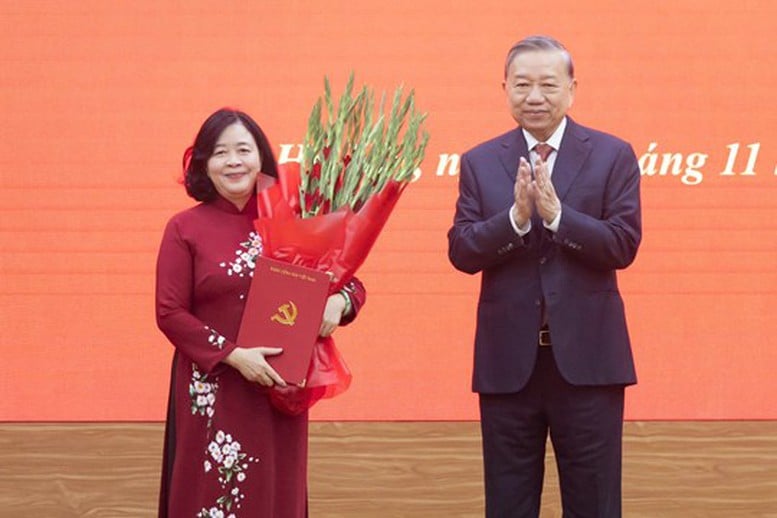 Comrade Bui Thi Minh Hoai, Secretary of the Hanoi Party Committee, was transferred and assigned to be Secretary of the Party Committee of the Vietnam Fatherland Front and Central Mass Organizations - Photo 2. Đồng chí Bùi Thị  Minh Hoài, Bí thư Thành ủy Hà Nội được điều động, phân công làm Bí thư Đảng ủy MTTQ, các Đoàn thể Trung ương- Ảnh 2.