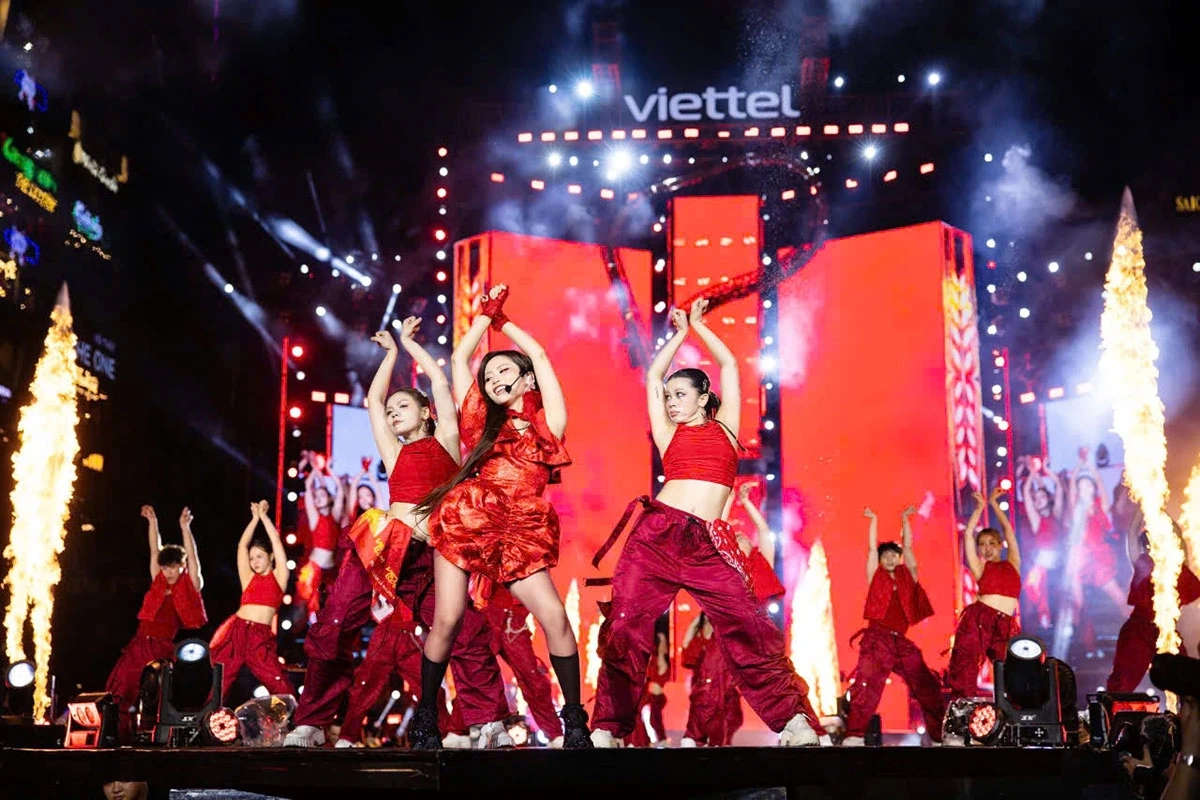 Y-FEST 2025 - Hòa nhịp cảm xúc cùng âm nhạc và công nghệ của Viettel