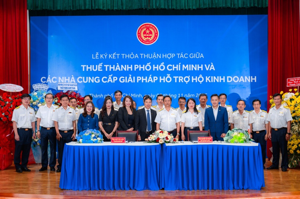 ACB បានចុះហត្ថលេខាលើកិច្ចព្រមព្រៀងសហប្រតិបត្តិការជាមួយនាយកដ្ឋានពន្ធដារនៃទីក្រុងហូជីមិញ ដើម្បីគាំទ្រដល់គ្រួសារអាជីវកម្មក្នុងការបំប្លែង - 1