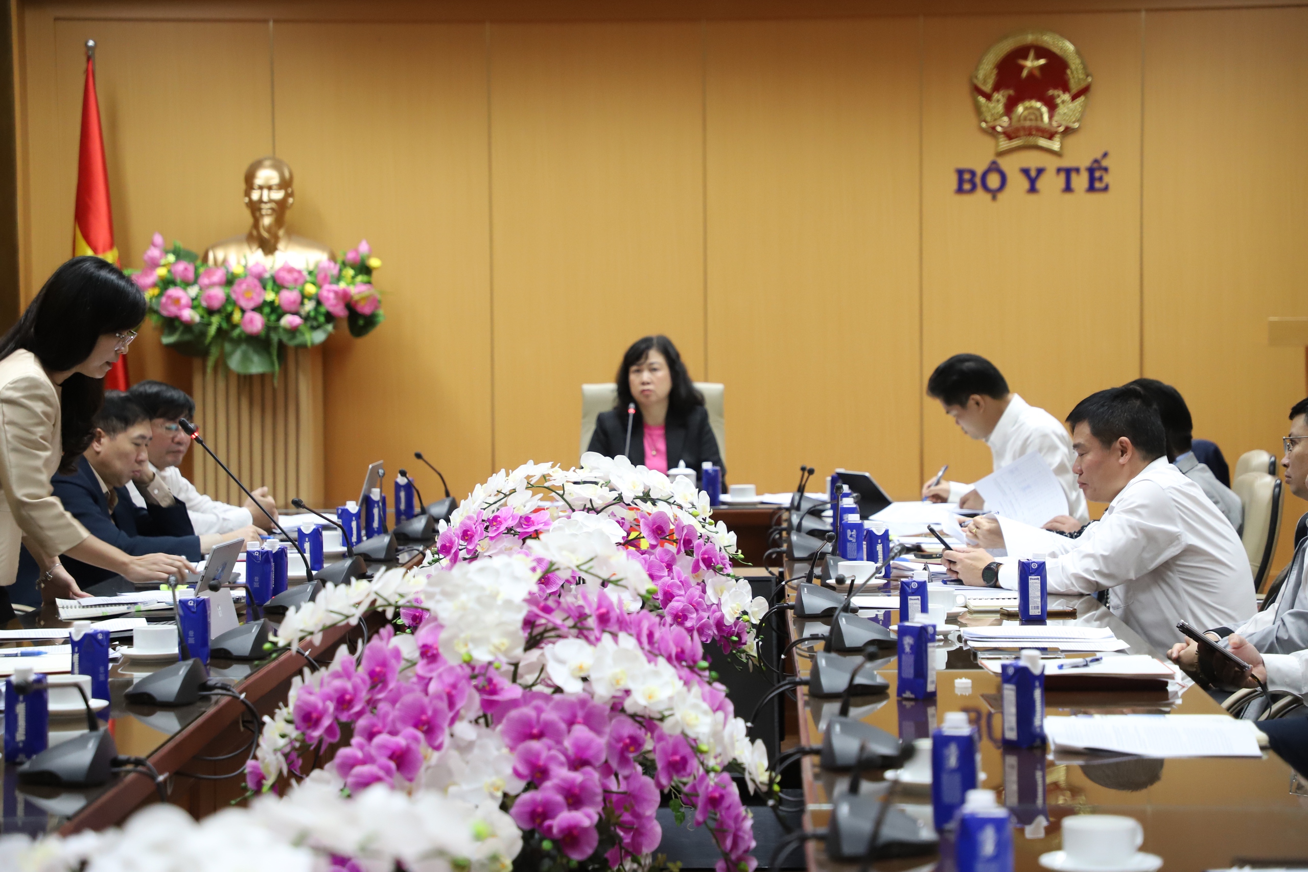 Bộ trưởng Đào Hồng Lan: Chuyển đổi số, cải cách thủ tục hành chính là mệnh lệnh chính trị của mỗi đơn vị thuộc Bộ Y tế- Ảnh 2.