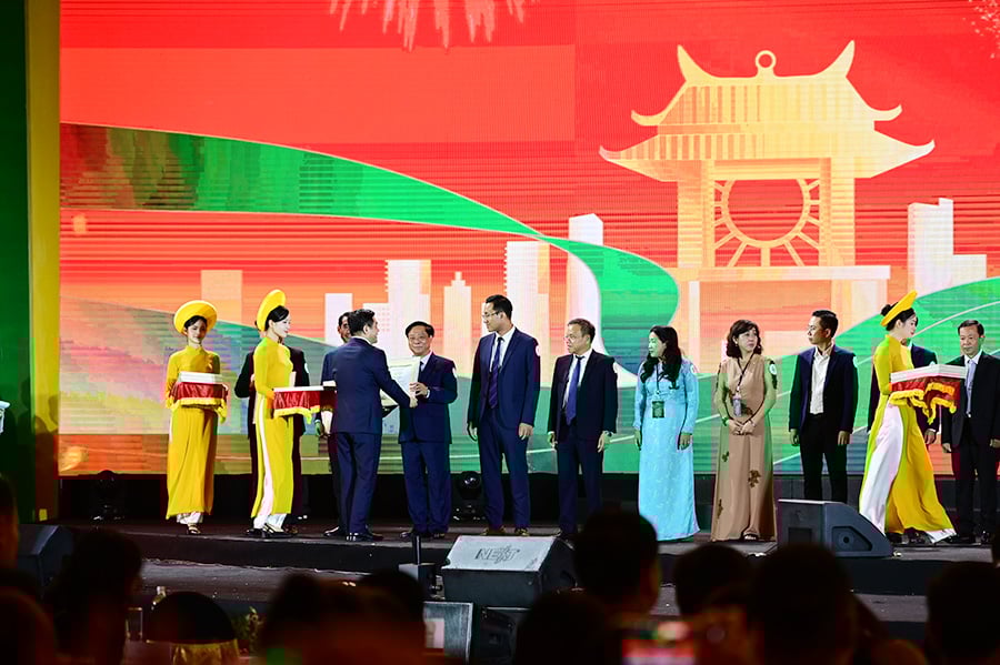 Cục Du lịch Quốc gia Việt Nam nhận giải thưởng “Không gian trưng bày tiêu biểu” tại Hội chợ mùa Thu 2025 - Ảnh 1.