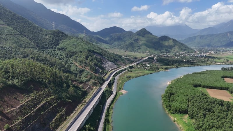 Đà Nẵng: Cần nghiên cứu, phát triển tàu thủy du lịch đặc trưng, xanh - Ảnh 1.