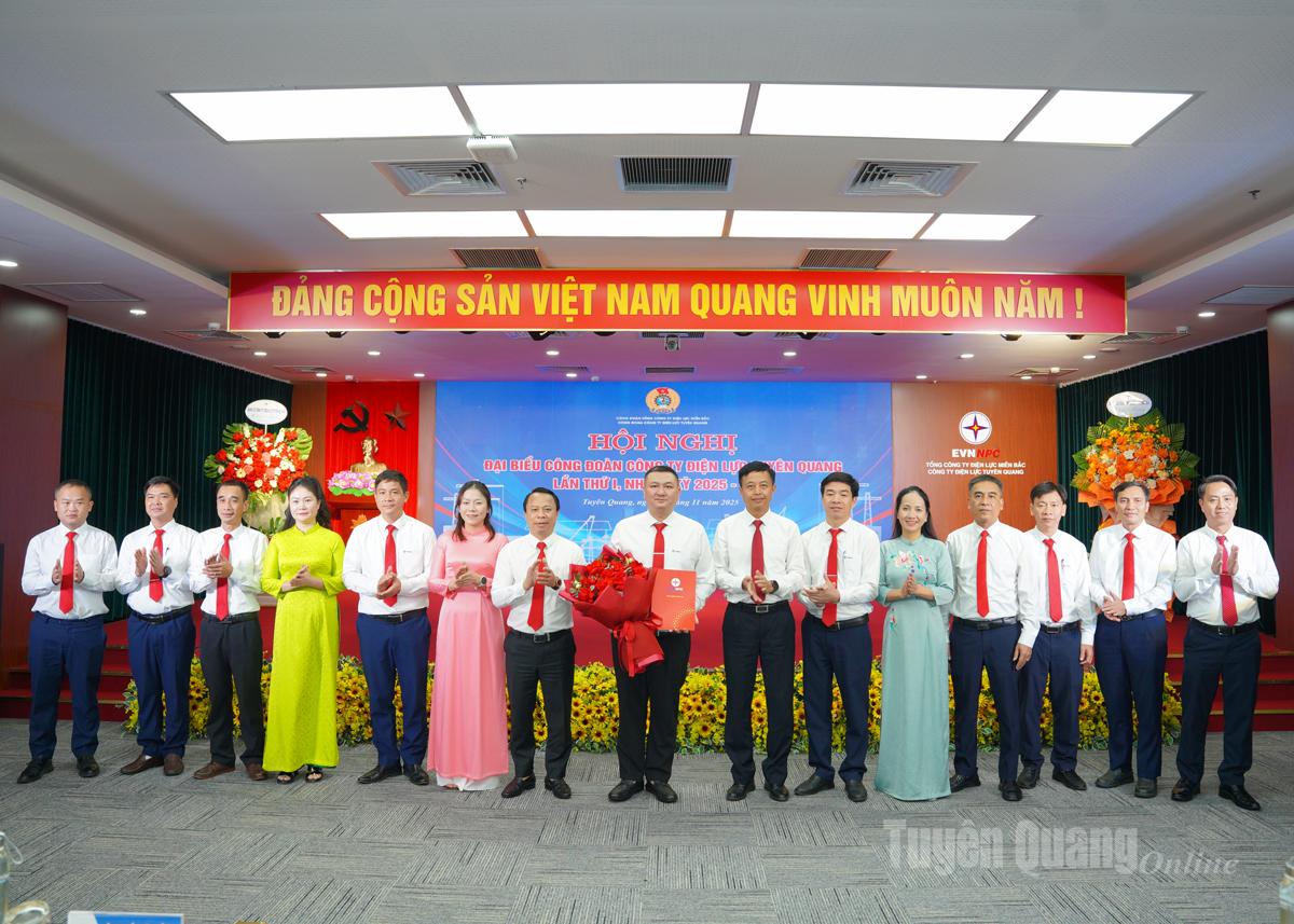 Η 1η Εκτελεστική Επιτροπή του Συνδικάτου της Εταιρείας Ηλεκτρικής Ενέργειας Tuyen Quang, για την περίοδο 2025-2030, παρουσιάστηκε στο Συνέδριο.