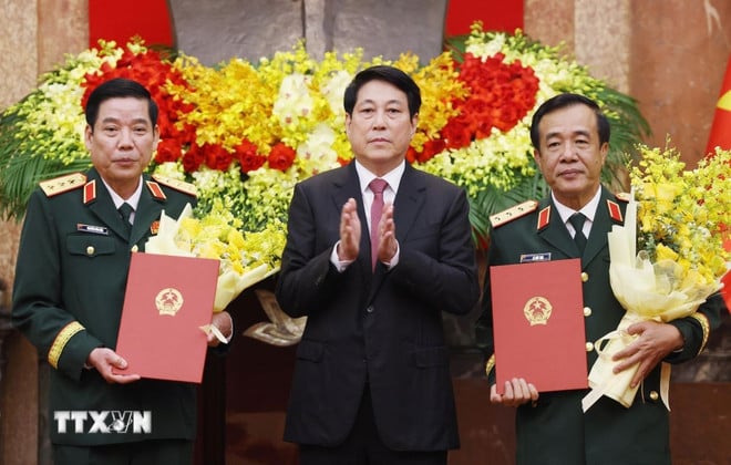 ttxvn-president-presents-decision-on-appointment-of-chairman-of-the-general-political-commission-of-the-ND-and-the-rank-of-general-with-comrade-nguyen-trong-nghia-04-2.jpg