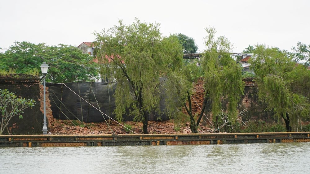 Kraftigt regn orsakar kollapsen av Hues kejserliga citadellmur - foto 1
