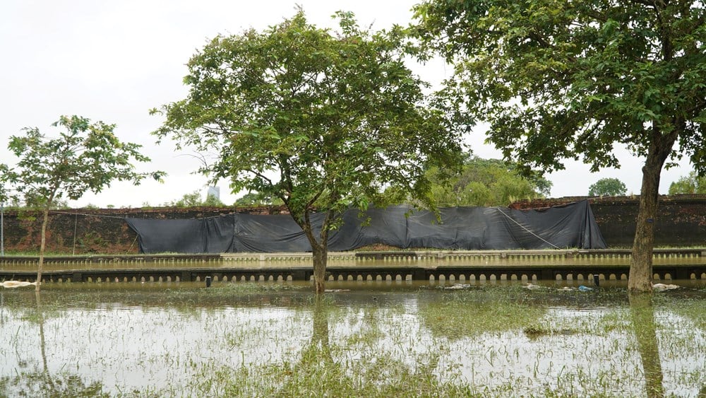 Kraftigt regn orsakar kollapsen av Hues kejserliga citadellmur - foto 2