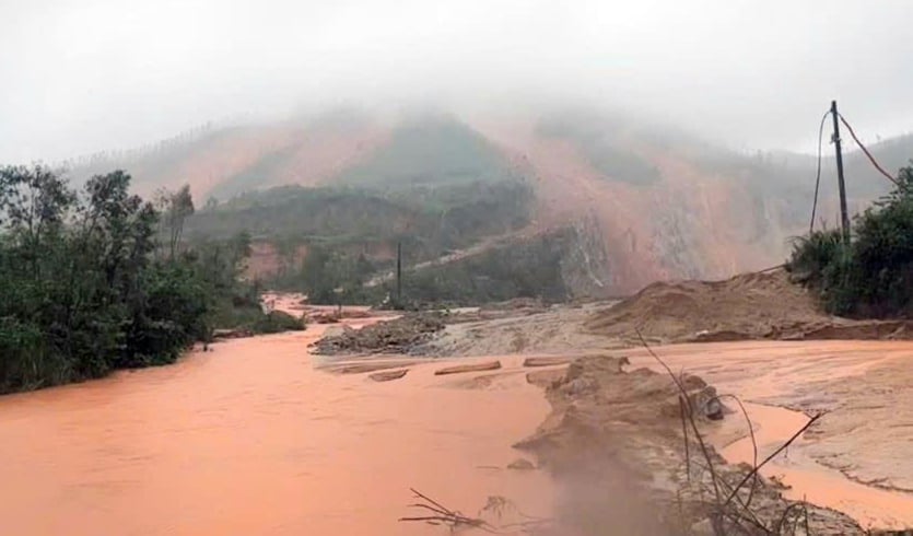 Erdrutsch im Gebiet des Müllriffs. Foto: T.Nga. Sạt lở tại khu vực rú Rác. Ảnh: T.Nga.