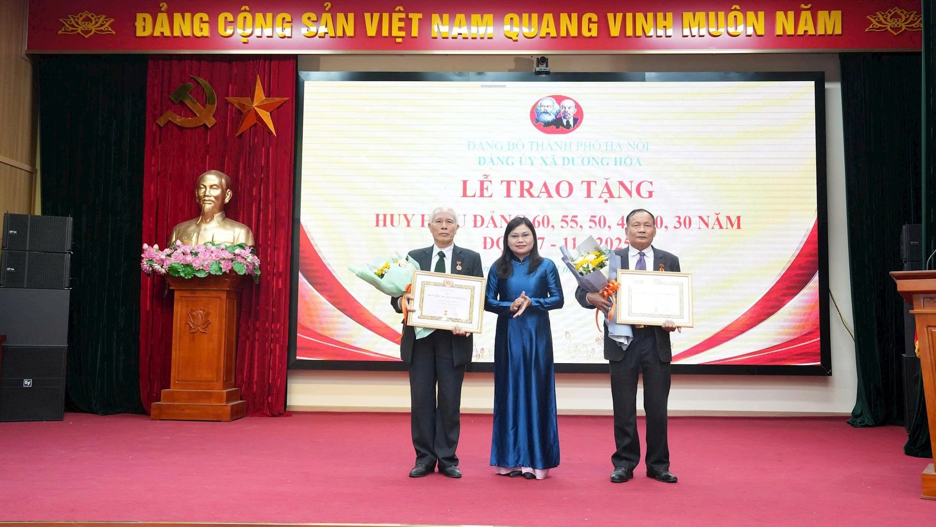 Đảng ủy xã Dương Hòa tổ chức Lễ trao tặng, truy tặng Huy hiệu Đảng đợt 7/11- Ảnh 2.