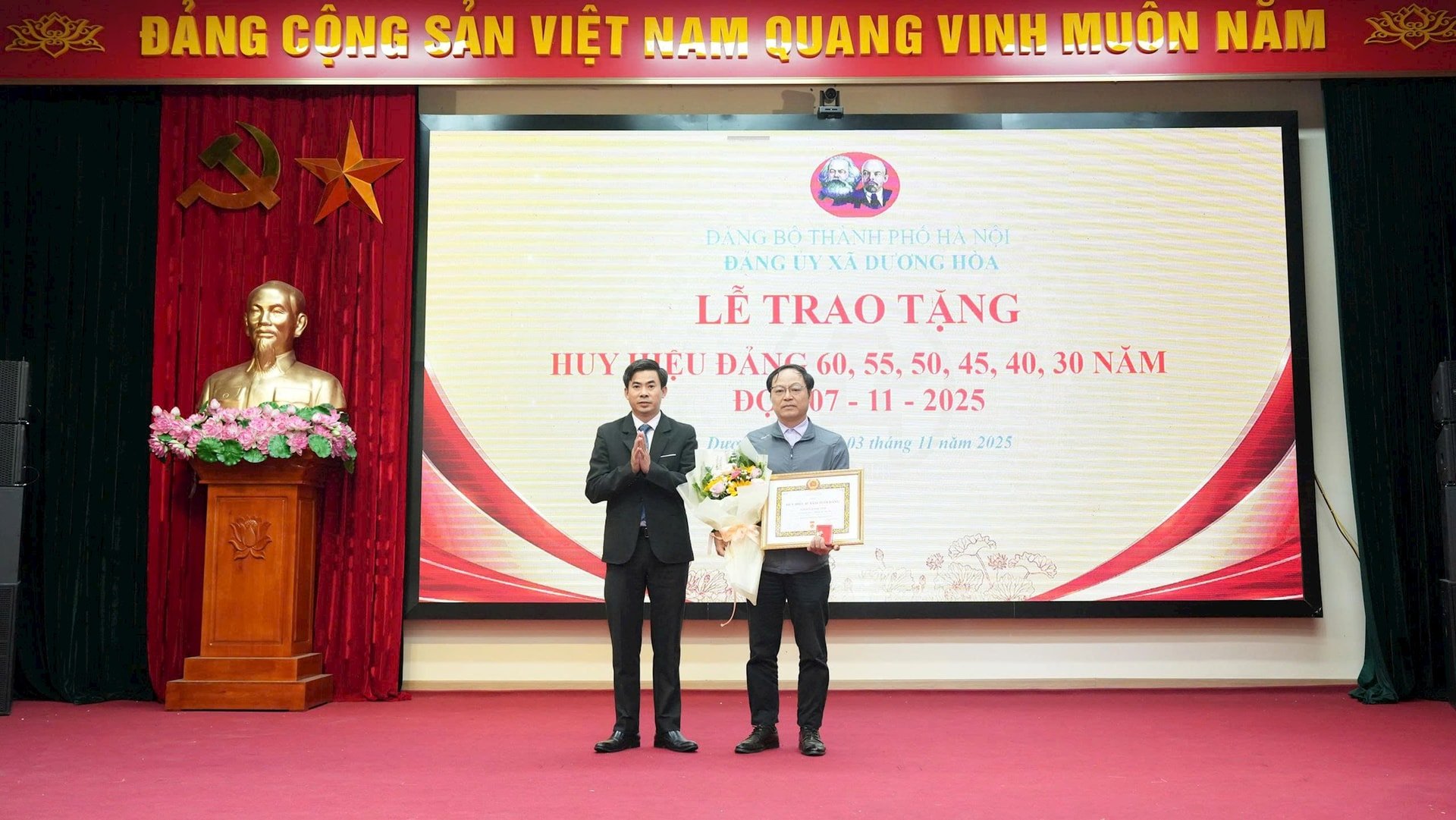 Đảng ủy xã Dương Hòa tổ chức Lễ trao tặng, truy tặng Huy hiệu Đảng đợt 7/11- Ảnh 5.