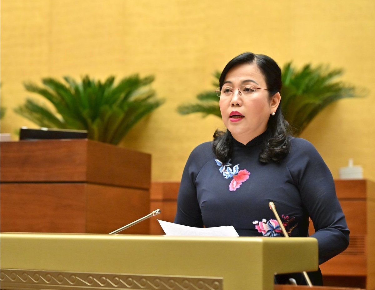 سائنس، ٹیکنالوجی اور ماحولیات کی کمیٹی کے چیئرمین Nguyen Thanh Hai تصدیقی رپورٹ پیش کر رہے ہیں۔ تصویر: Quang Khanh. Chủ nhiệm Ủy ban Khoa học, Công nghệ và Môi trường Nguyễn Thanh Hải trình bày Báo cáo thẩm tra. Ảnh: Quang Khánh.