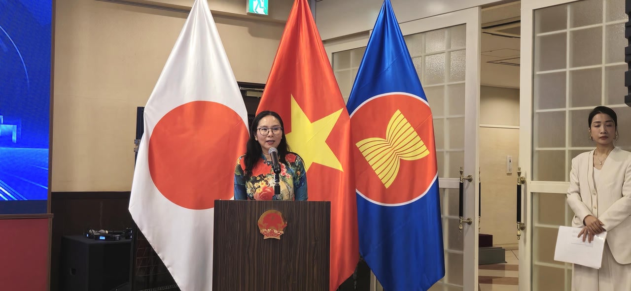 អ្នកស្រី Mai Thi Dieu Huyen ចែករំលែកនៅកម្មវិធីផ្សព្វផ្សាយ។