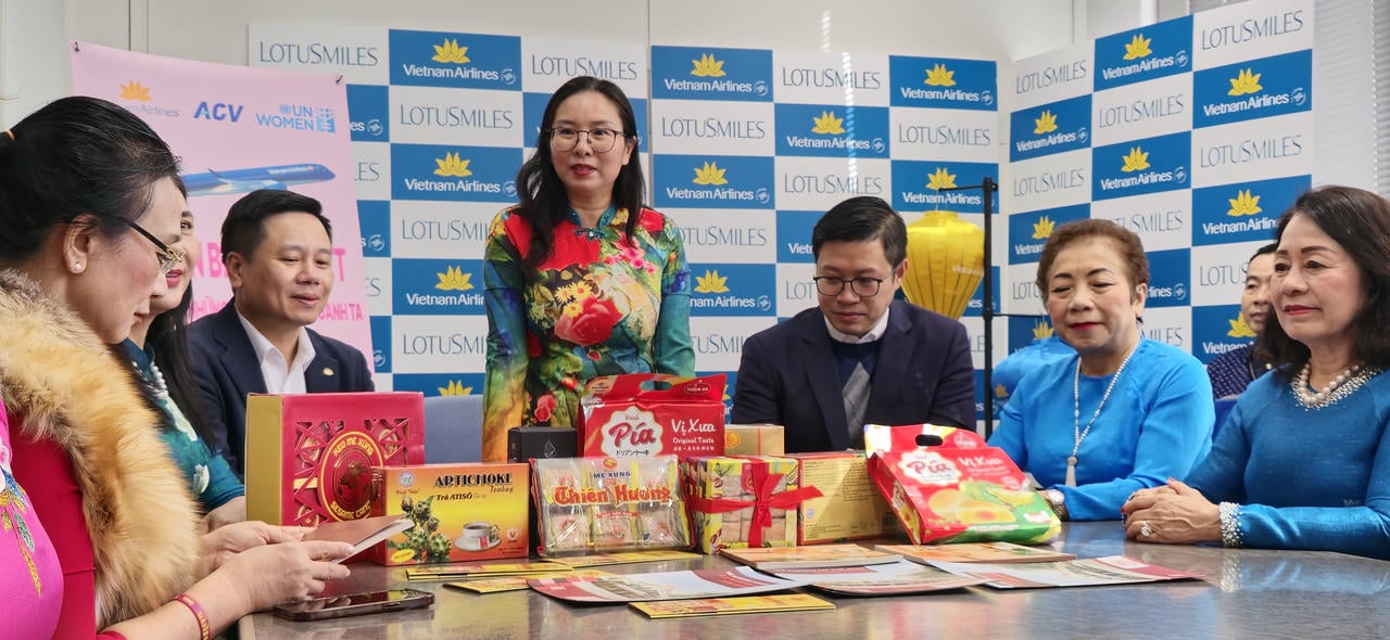 លោកស្រី Mai Thi Dieu Huyen បានណែនាំផលិតផលមួយចំនួនដែលផលិតដោយពាណិជ្ជករវៀតណាម និងនាំយកទៅប្រទេសជប៉ុន។