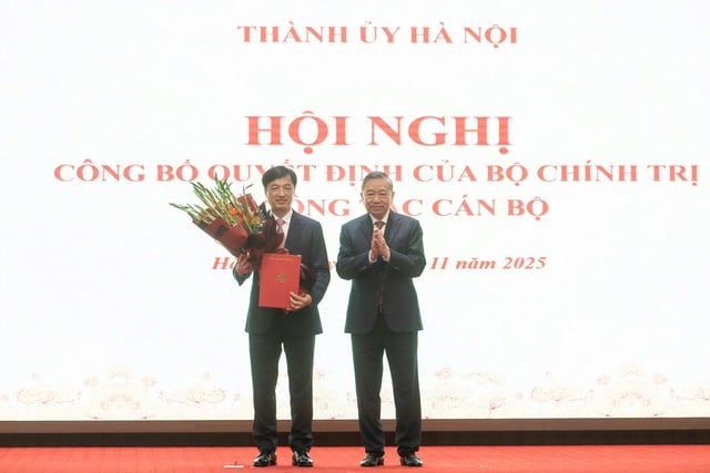 Νέος Γραμματέας του Κόμματος του Ανόι: «Επιστρέφω με την επιθυμία να αφιερωθώ στην πρωτεύουσα» - Φωτογραφία 2. Tân Bí thư Hà Nội: 'Tôi trở về với tâm nguyện được hiến dâng cho thủ đô'- Ảnh 2.