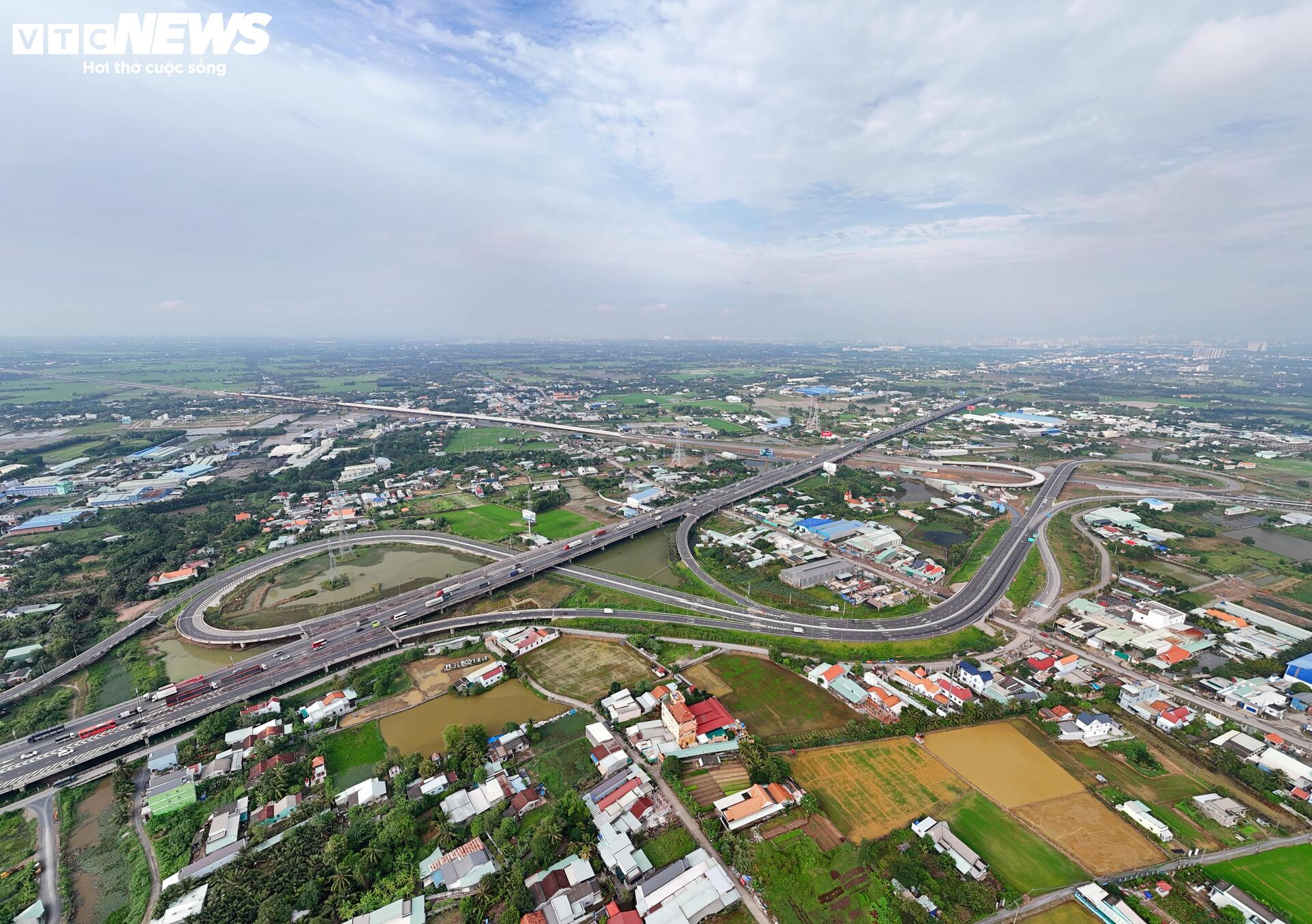 Panorama över Ho Chi Minh Citys ringväg 3 genom Tay Ninh på väg mot mållinjen - 1