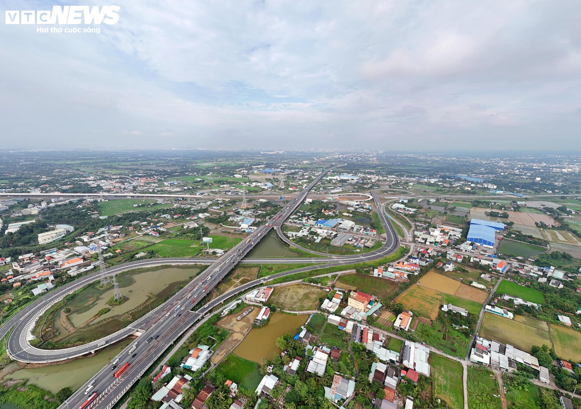 Panorama över Ho Chi Minh Citys ringväg 3 genom Tay Ninh på väg mot mållinjen - 13