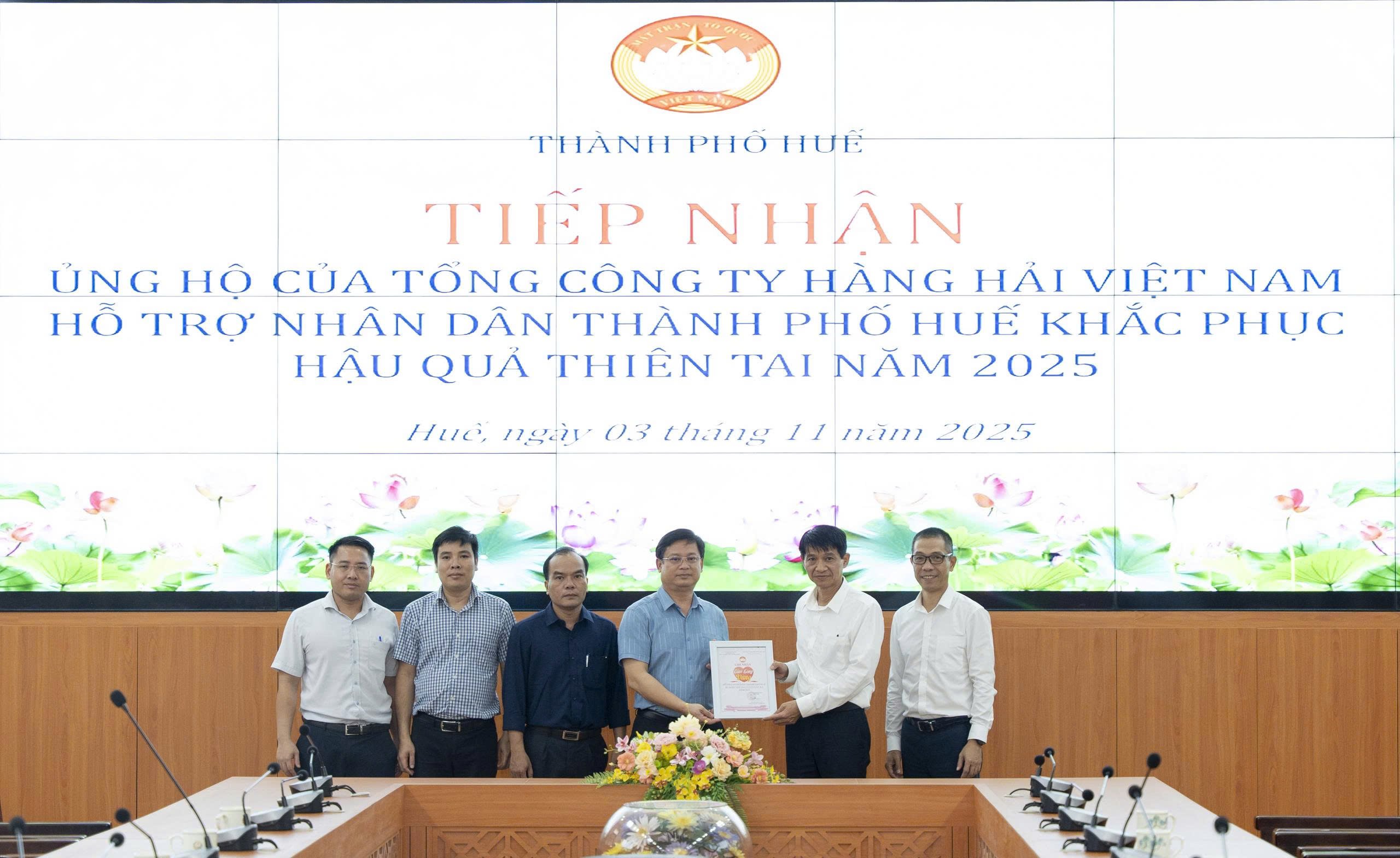 VIMC ចែករំលែកជាមួយជនរងគ្រោះដោយទឹកជំនន់