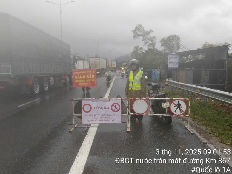 Bộ Xây dựng: Toàn ngành vào cuộc ứng phó mưa lũ và bão Kalmaegi- Ảnh 2.