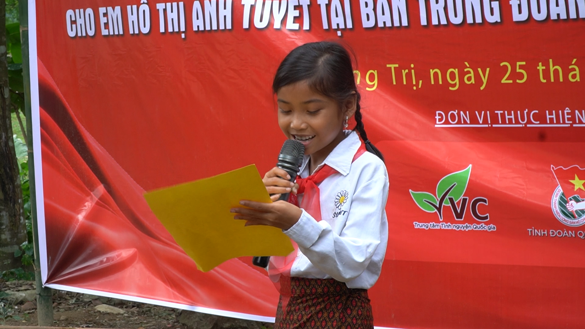 Cô học trò Vân Kiều ngượng nghịu đọc ‘thư cảm ơn' vì sắp có 'Ngôi nhà hạnh phúc'- Ảnh 1.