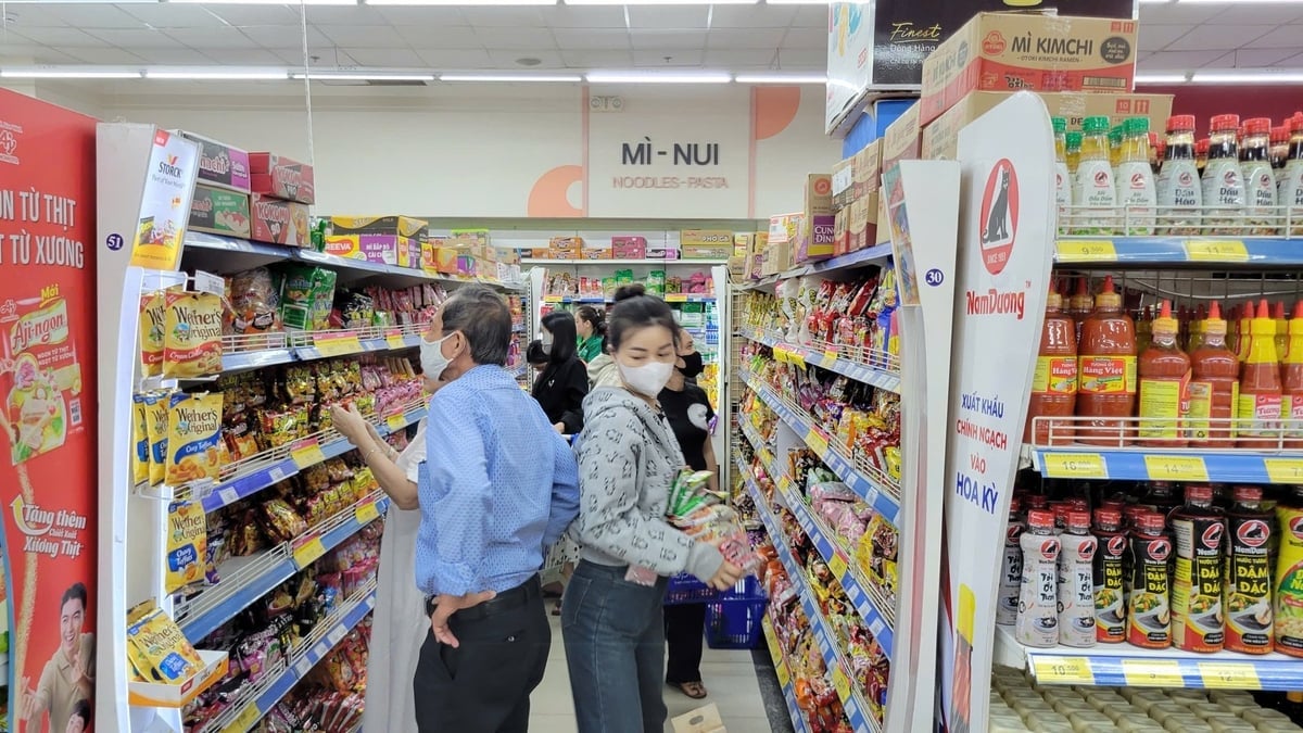 Co.opmart Quy Nhơn đảm bảo nguồn cung hàng hóa ổn định và bình ổn giá, vận chuyển đến tận nhà khách hàng. Ảnh: V.Đ.T.