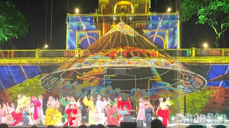 ​ໂຄງການ​ໂຄສະນາ ​ແລະ ແນະນຳ​ວັດທະນະທຳ ຫວຽດນາມ ​ໃຫ້​ແກ່​ເພື່ອນ​ມິດສາ​ກົນ ​ແມ່ນ​ລາຍການ​ໃໝ່​ໃນ​ອາທິດ “​ເອກະ​ພາບ​ແຫ່ງ​ຊາດ - ມໍລະດົກ​ວັດທະນະທຳ​ຫວຽດນາມ” ​ໃນ​ປີ 2025.