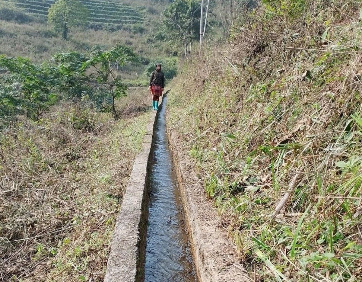 Bac Ha លើកកំពស់ធនធានផ្ទៃក្នុង និងបង្កើនប្រសិទ្ធភាពនៃការទាញយកប្រព័ន្ធធារាសាស្ត្រ។ រូបថត៖ Bich Hop។ Bắc Hà phát huy nội lực, nâng cao hiệu quả khai thác hệ thống thủy lợi. Ảnh: Bích Hợp.