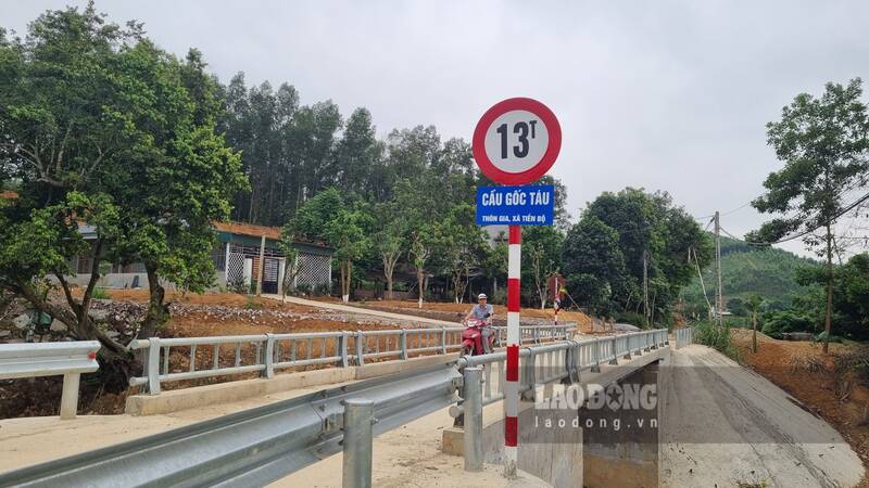 Bruggen over beken in de landelijke en bergachtige gebieden van Tuyen Quang hebben de levens van mensen verbeterd en bijgedragen aan duurzame armoedebestrijding.
