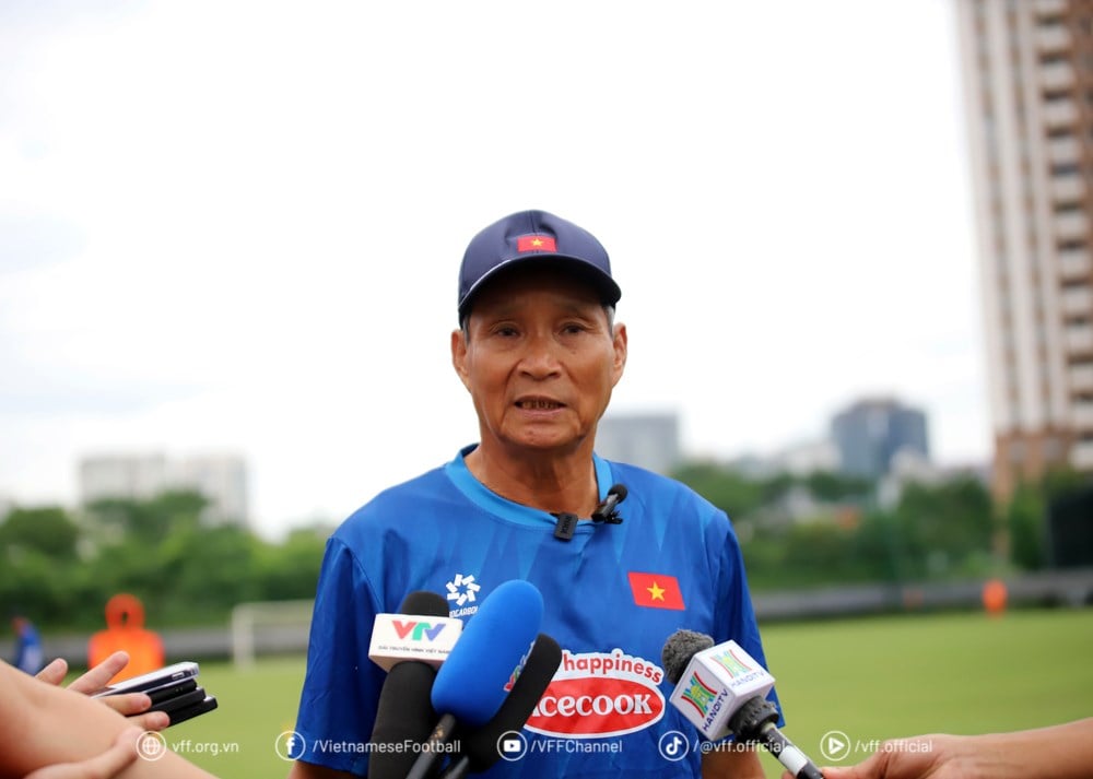 គ្រូ​បង្វឹក Mai Duc Chung៖ ស្មារតី​ហ្វឹក​ហាត់​ជួយ​ក្រុម​ឲ្យ​សម្រេច​បាន​លទ្ធផល​ល្អ​បំផុត​នៅ​ស៊ីហ្គេម ៣៣ - រូបថត ១