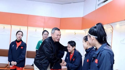 ថ្នាក់ដឹកនាំ VFF លើកទឹកចិត្តក្រុមនារីវៀតណាម មុនពេលធ្វើដំណើរទៅហ្វឹកហាត់នៅប្រទេសជប៉ុន