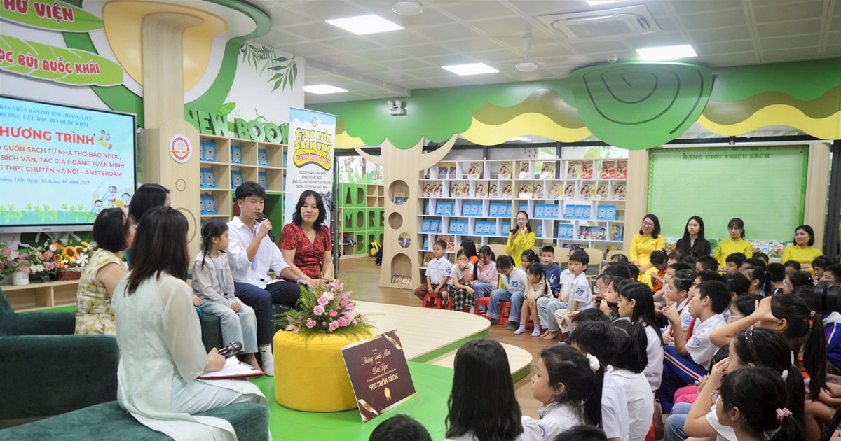 Nam sinh 17 tuổi biến thơ song ngữ thành cầu nối văn hóa đọc