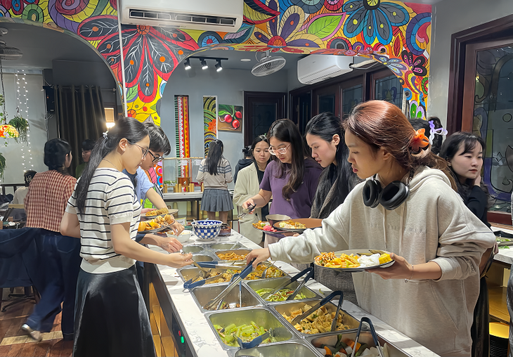 How to eat vegetarian to ensure nutrition? - Photo 1. Tại sao nhiều người ăn chay nhưng vẫn tăng cân? - Ảnh 1.