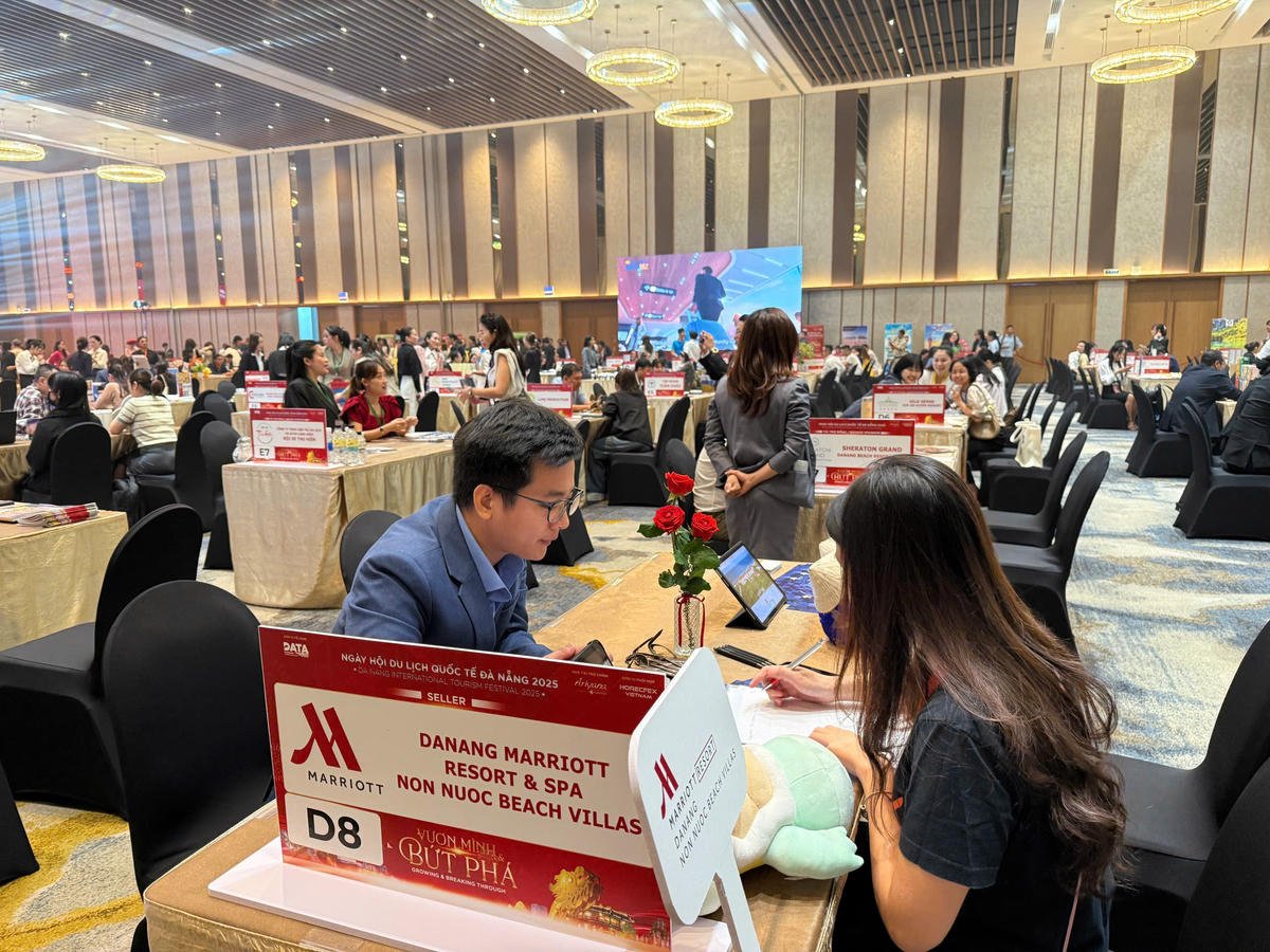 Unit-unit berbagi kekhawatiran mereka tentang program stimulus pariwisata dan fasilitas tambahan bagi wisatawan. Foto: Nguyen Tu.