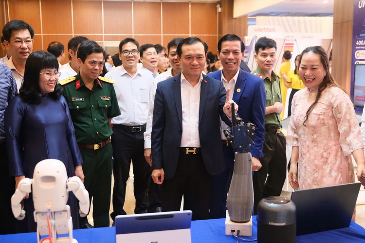 Đắk Lắk phát triển công nghệ số, kiến tạo tương lai- Ảnh 1.