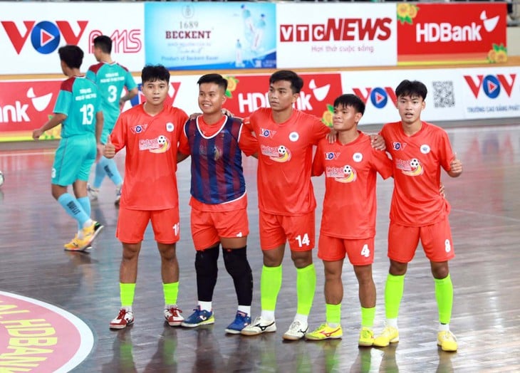 Giải futsal sinh viên khai màn sôi động tại Trường đại học Nông Lâm TP.HCM - Ảnh 2.