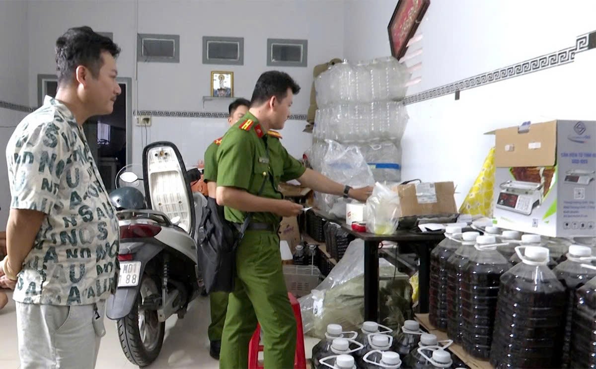 آن جیانگ: پیگرد قانونی افرادی که کالاهای تقلبی مانند غذا، مواد غذایی و افزودنیهای غذایی تولید میکنند