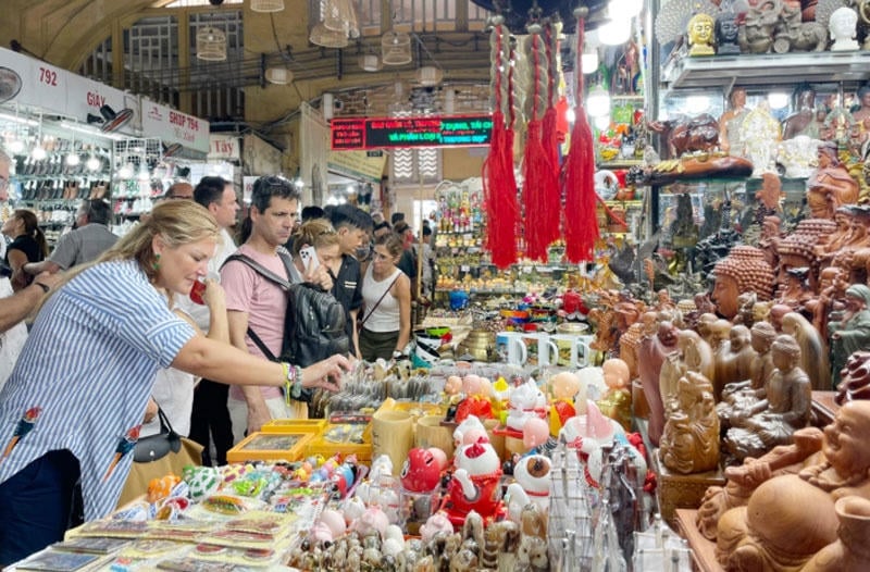 Tourists visit and shop at Ben Thanh market, Ho Chi Minh City.
