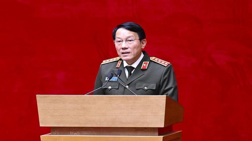 O Ministro Luong Tam Quang lançou o movimento de emulação dos Três Melhores. Foto: Ministério da Segurança Pública. Bộ trưởng Lương Tam Quang phát động phong trào thi đua Ba nhất. Ảnh: Bộ Công an.