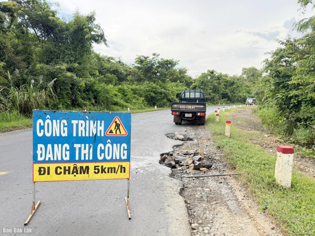 Sở Xây dựng yêu cầu các xã phường, Ban quản lý các dự án tăng cường Bảo đảm an toàn công trình giao thông trước bão số 13